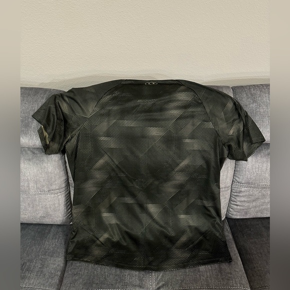 Under Armour tech tee - Picture 3 of 3